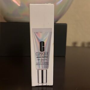 Clinique even better light reflecting primer
réfectrice de lumière
